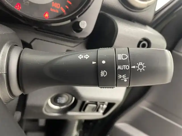 スズキ ジムニー XC 福井県 2023(令5)年 3万km ジャングルグリーン 社外９インチナビ【MDV-M909HDF】/CD/DVD/フルセグTV/Bluetooth/SD/AM/FM/バックカメラ /ETC（ナビ連動あり）/ドライブレコーダー（ナビ連動あり）/スズキセーフティーサポート/・デュアルセンサーブレーキサポート/・誤発進抑制機能/・車線逸脱警報機能/・ハイビームアシスト/・ふらつき警報機能/・先行車発信お知らせ機能/・標識認識機能/プッシュスタート /スペアキー/電動格納ウィンカーミラー/ステアリングリモコン/フォグランプ/背面タイヤ/純正フロアマット