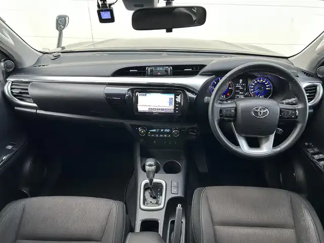 トヨタ ハイラックス Z 茨城県 2018(平30)年 3.5万km アティチュードブラックマイカ 安全機能装置/・衝突軽減システム/・レーンキープアシスト/・横滑り防止装置/ダウンヒルアシスト/センターデフロック/社外メモリナビ（型番：MDV-M705W）/　（AM/FM/BT）/バックカメラ/フルセグテレビ/ETC/クルーズコントロール/前後ドライブレコーダー/プッシュスタート/純正ドアバイザー/フロアマット