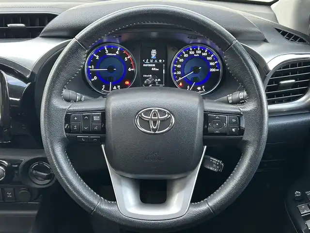 トヨタ ハイラックス Z 茨城県 2018(平30)年 3.5万km アティチュードブラックマイカ 安全機能装置/・衝突軽減システム/・レーンキープアシスト/・横滑り防止装置/ダウンヒルアシスト/センターデフロック/社外メモリナビ（型番：MDV-M705W）/　（AM/FM/BT）/バックカメラ/フルセグテレビ/ETC/クルーズコントロール/前後ドライブレコーダー/プッシュスタート/純正ドアバイザー/フロアマット