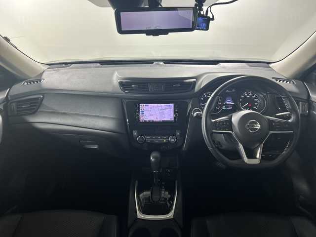 日産 エクストレイル 20Xi 神奈川県 2018(平30)年 6.5万km ダイヤモンドブラック 純正7型SDナビゲーション【MM317D-W】/フルセグ　CD DVD　iPod　AM　FM　Bluetooth　USB AUX　/アラウンドビューモニター/インテリジェントルームミラー/パワーバックドア/シルバールーフレール/プロパイロット/レーダークルーズコントロール/エマージェンシープレーキ/車線逸脱警報/ブラインドスポットモニター/クロストラヒックアラート/アイドリングストップ/前後ソナー/カブロン合皮シート/革巻きステアリング/ステアリングスイッチ/ECO/社外前後ドライブレコーダー/純正ビルトインETC/電動パーキングブレーキ/オートブレーキホールド/プッシュスタート/インテリジェントキー/純正リアスポイラー/LEDヘッドランプ/オートライト/LEDフロントフォグランプ/純正18インチアルミホイール/スペアキー