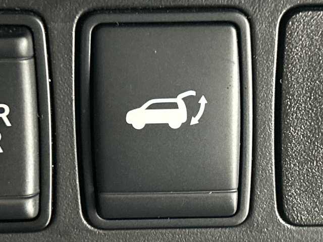 日産 エクストレイル 20Xi 神奈川県 2018(平30)年 6.5万km ダイヤモンドブラック 純正7型SDナビゲーション【MM317D-W】/フルセグ　CD DVD　iPod　AM　FM　Bluetooth　USB AUX　/アラウンドビューモニター/インテリジェントルームミラー/パワーバックドア/シルバールーフレール/プロパイロット/レーダークルーズコントロール/エマージェンシープレーキ/車線逸脱警報/ブラインドスポットモニター/クロストラヒックアラート/アイドリングストップ/前後ソナー/カブロン合皮シート/革巻きステアリング/ステアリングスイッチ/ECO/社外前後ドライブレコーダー/純正ビルトインETC/電動パーキングブレーキ/オートブレーキホールド/プッシュスタート/インテリジェントキー/純正リアスポイラー/LEDヘッドランプ/オートライト/LEDフロントフォグランプ/純正18インチアルミホイール/スペアキー