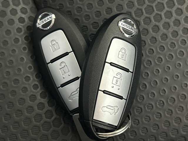 日産 エクストレイル 20Xi 神奈川県 2018(平30)年 6.5万km ダイヤモンドブラック 純正7型SDナビゲーション【MM317D-W】/フルセグ　CD DVD　iPod　AM　FM　Bluetooth　USB AUX　/アラウンドビューモニター/インテリジェントルームミラー/パワーバックドア/シルバールーフレール/プロパイロット/レーダークルーズコントロール/エマージェンシープレーキ/車線逸脱警報/ブラインドスポットモニター/クロストラヒックアラート/アイドリングストップ/前後ソナー/カブロン合皮シート/革巻きステアリング/ステアリングスイッチ/ECO/社外前後ドライブレコーダー/純正ビルトインETC/電動パーキングブレーキ/オートブレーキホールド/プッシュスタート/インテリジェントキー/純正リアスポイラー/LEDヘッドランプ/オートライト/LEDフロントフォグランプ/純正18インチアルミホイール/スペアキー