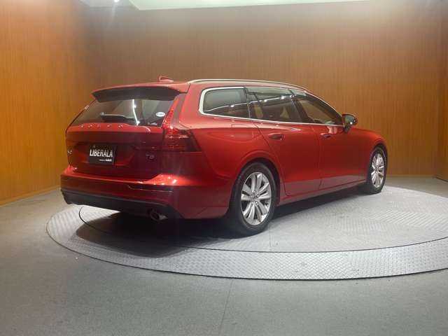 ボルボ Ｖ６０ T5 モメンタム 千葉県 2018(平30)年 2.6万km フュージョンレッドM 1オーナー　/純正ナビ　/バックカメラ　/ACC　/黒革　/パワーシート　/BLIS　/自動駐車　/レーンキーピングエイド　/LEDヘッドライト　/オートライト　/電動リアゲート　/ドライブレコーダー　/ETC　/純正17インチAW