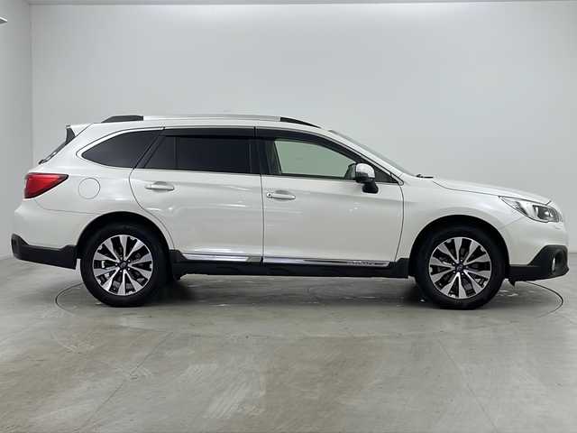 スバル アウトバック リミテッド 道央・札幌 2015(平27)年 6.7万km クリスタルホワイトP ・4WD/・純正8インチナビ&TV&CD&DVD&SD/・パワーバックドア/・アイサイト/・レーダークルーズコントロール/・アイドリングストップ/・パドルシフト/・全席シートヒーター/・前席パワーシート/・メモリ付シート/・レザーシート/・ビルトインETC/・純正フロアマット/・ルーフレール/・LEDヘッドライト/・オートライト/・スマートキー/・スペアキー