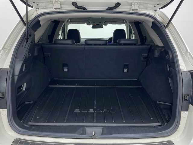 スバル アウトバック リミテッド 道央・札幌 2015(平27)年 6.7万km クリスタルホワイトP ・4WD/・純正8インチナビ&TV&CD&DVD&SD/・パワーバックドア/・アイサイト/・レーダークルーズコントロール/・アイドリングストップ/・パドルシフト/・全席シートヒーター/・前席パワーシート/・メモリ付シート/・レザーシート/・ビルトインETC/・純正フロアマット/・ルーフレール/・LEDヘッドライト/・オートライト/・スマートキー/・スペアキー