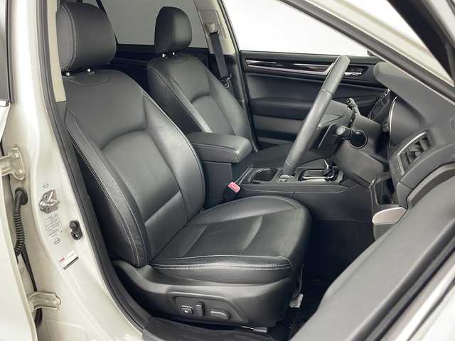 スバル アウトバック リミテッド 道央・札幌 2015(平27)年 6.7万km クリスタルホワイトP ・4WD/・純正8インチナビ&TV&CD&DVD&SD/・パワーバックドア/・アイサイト/・レーダークルーズコントロール/・アイドリングストップ/・パドルシフト/・全席シートヒーター/・前席パワーシート/・メモリ付シート/・レザーシート/・ビルトインETC/・純正フロアマット/・ルーフレール/・LEDヘッドライト/・オートライト/・スマートキー/・スペアキー