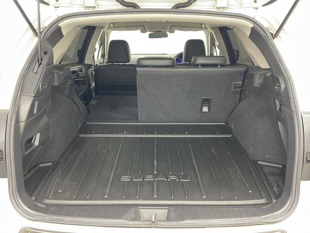 スバル アウトバック リミテッド 道央・札幌 2015(平27)年 6.7万km クリスタルホワイトP ・4WD/・純正8インチナビ&TV&CD&DVD&SD/・パワーバックドア/・アイサイト/・レーダークルーズコントロール/・アイドリングストップ/・パドルシフト/・全席シートヒーター/・前席パワーシート/・メモリ付シート/・レザーシート/・ビルトインETC/・純正フロアマット/・ルーフレール/・LEDヘッドライト/・オートライト/・スマートキー/・スペアキー