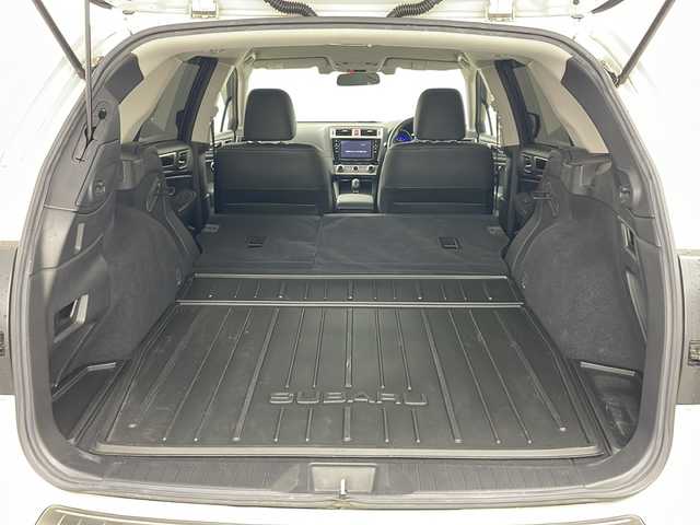 スバル アウトバック リミテッド 道央・札幌 2015(平27)年 6.7万km クリスタルホワイトP ・4WD/・純正8インチナビ&TV&CD&DVD&SD/・パワーバックドア/・アイサイト/・レーダークルーズコントロール/・アイドリングストップ/・パドルシフト/・全席シートヒーター/・前席パワーシート/・メモリ付シート/・レザーシート/・ビルトインETC/・純正フロアマット/・ルーフレール/・LEDヘッドライト/・オートライト/・スマートキー/・スペアキー