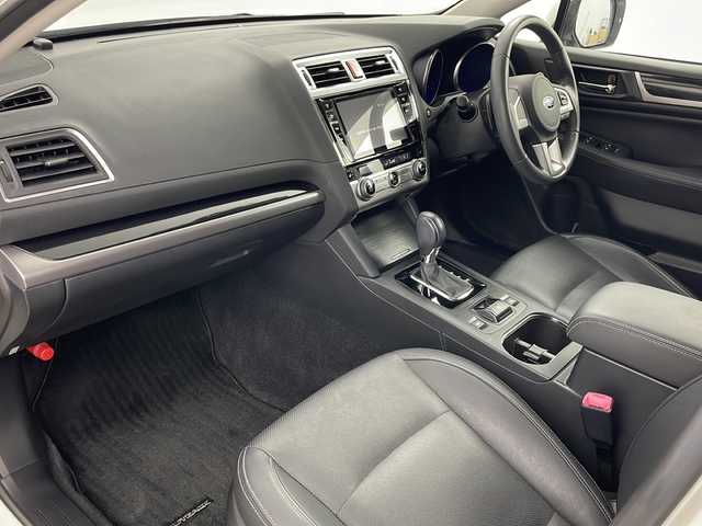 スバル アウトバック リミテッド 道央・札幌 2015(平27)年 6.7万km クリスタルホワイトP ・4WD/・純正8インチナビ&TV&CD&DVD&SD/・パワーバックドア/・アイサイト/・レーダークルーズコントロール/・アイドリングストップ/・パドルシフト/・全席シートヒーター/・前席パワーシート/・メモリ付シート/・レザーシート/・ビルトインETC/・純正フロアマット/・ルーフレール/・LEDヘッドライト/・オートライト/・スマートキー/・スペアキー