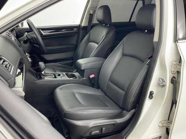 スバル アウトバック リミテッド 道央・札幌 2015(平27)年 6.7万km クリスタルホワイトP ・4WD/・純正8インチナビ&TV&CD&DVD&SD/・パワーバックドア/・アイサイト/・レーダークルーズコントロール/・アイドリングストップ/・パドルシフト/・全席シートヒーター/・前席パワーシート/・メモリ付シート/・レザーシート/・ビルトインETC/・純正フロアマット/・ルーフレール/・LEDヘッドライト/・オートライト/・スマートキー/・スペアキー