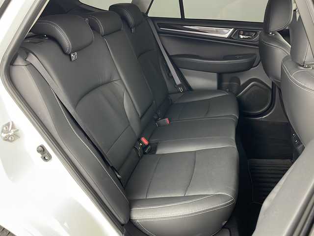 スバル アウトバック リミテッド 道央・札幌 2015(平27)年 6.7万km クリスタルホワイトP ・4WD/・純正8インチナビ&TV&CD&DVD&SD/・パワーバックドア/・アイサイト/・レーダークルーズコントロール/・アイドリングストップ/・パドルシフト/・全席シートヒーター/・前席パワーシート/・メモリ付シート/・レザーシート/・ビルトインETC/・純正フロアマット/・ルーフレール/・LEDヘッドライト/・オートライト/・スマートキー/・スペアキー