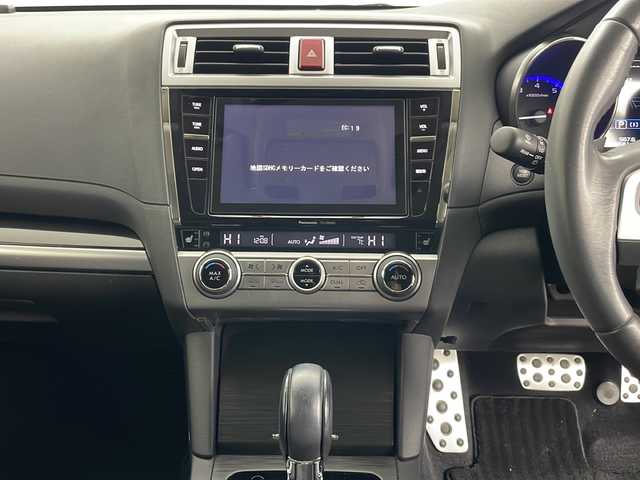 スバル アウトバック リミテッド 道央・札幌 2015(平27)年 6.7万km クリスタルホワイトP ・4WD/・純正8インチナビ&TV&CD&DVD&SD/・パワーバックドア/・アイサイト/・レーダークルーズコントロール/・アイドリングストップ/・パドルシフト/・全席シートヒーター/・前席パワーシート/・メモリ付シート/・レザーシート/・ビルトインETC/・純正フロアマット/・ルーフレール/・LEDヘッドライト/・オートライト/・スマートキー/・スペアキー