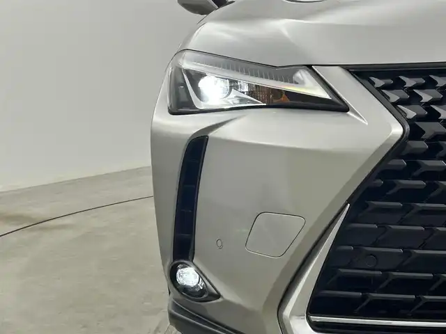 レクサス ＵＸ 250h ブラウンエディション 岡山県 2020(令2)年 3.1万km ソニックチタニウム メーカーナビ/・FM/AM/Bluetooth/フルセグ/CD/DVD/全方位カメラ/ブラウンシート/・パワーシート/・シートヒーター/・シートメモリー/ステアリングヒーター/パワーバックドア/ETC2.0/ドライブレコーダー/Lexus Safety System+/・プリクラッシュセーフティ/・レーントレーシングアシスト/・オートマチックハイビーム/・レーダークルーズコントロール/・コーナーセンサー/BSM/純正18インチアルミ/純正フロアマット/オートブレーキホールド/新車保証書/取扱説明書/スペアキー×１/カードキー×１