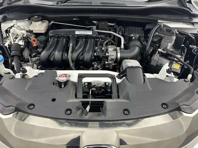 ホンダ ヴェゼル ハイブリッド Z ホンダセンシング 千葉県 2017(平29)年 3.5万km ホワイトオーキッドパール 禁煙/純正ナビ VXM-174CSi/Bluetooth/TV/CD/SD/USB/バックモニター/本革シート/パワーシート/D席シートメモリ/D/N席シートヒーター/チップアップシート/フルフラットシート/ルーフレール/純正スポーツタイプアルミホイール/LEDプロジェクターヘッドライト/LEDフォグランプ/ETC/スペアキー1本/ホンダセンシング/衝突軽減ブレーキ/歩行者事故低減ステアリング/アダプティブクルーズコントロール/車線維持支援システム/路外逸脱抑制機能/誤発進抑制機能/先行車発進お知らせ機能/標識認識機能