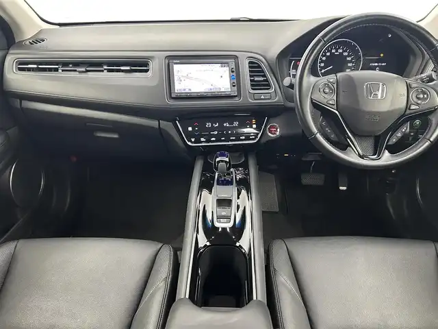 ホンダ ヴェゼル ハイブリッド Z ホンダセンシング 千葉県 2017(平29)年 3.5万km ホワイトオーキッドパール 禁煙/純正ナビ VXM-174CSi/Bluetooth/TV/CD/SD/USB/バックモニター/本革シート/パワーシート/D席シートメモリ/D/N席シートヒーター/チップアップシート/フルフラットシート/ルーフレール/純正スポーツタイプアルミホイール/LEDプロジェクターヘッドライト/LEDフォグランプ/ETC/スペアキー1本/ホンダセンシング/衝突軽減ブレーキ/歩行者事故低減ステアリング/アダプティブクルーズコントロール/車線維持支援システム/路外逸脱抑制機能/誤発進抑制機能/先行車発進お知らせ機能/標識認識機能