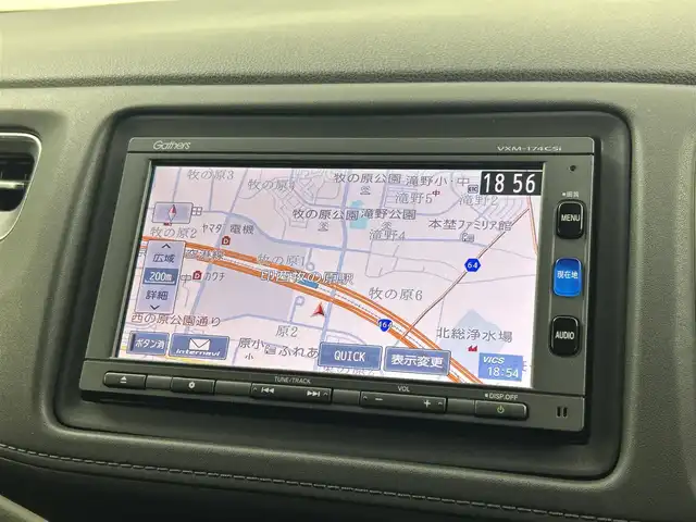 ホンダ ヴェゼル ハイブリッド Z ホンダセンシング 千葉県 2017(平29)年 3.5万km ホワイトオーキッドパール 禁煙/純正ナビ VXM-174CSi/Bluetooth/TV/CD/SD/USB/バックモニター/本革シート/パワーシート/D席シートメモリ/D/N席シートヒーター/チップアップシート/フルフラットシート/ルーフレール/純正スポーツタイプアルミホイール/LEDプロジェクターヘッドライト/LEDフォグランプ/ETC/スペアキー1本/ホンダセンシング/衝突軽減ブレーキ/歩行者事故低減ステアリング/アダプティブクルーズコントロール/車線維持支援システム/路外逸脱抑制機能/誤発進抑制機能/先行車発進お知らせ機能/標識認識機能