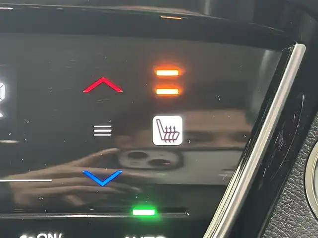 ホンダ ヴェゼル ハイブリッド Z ホンダセンシング 千葉県 2017(平29)年 3.5万km ホワイトオーキッドパール 禁煙/純正ナビ VXM-174CSi/Bluetooth/TV/CD/SD/USB/バックモニター/本革シート/パワーシート/D席シートメモリ/D/N席シートヒーター/チップアップシート/フルフラットシート/ルーフレール/純正スポーツタイプアルミホイール/LEDプロジェクターヘッドライト/LEDフォグランプ/ETC/スペアキー1本/ホンダセンシング/衝突軽減ブレーキ/歩行者事故低減ステアリング/アダプティブクルーズコントロール/車線維持支援システム/路外逸脱抑制機能/誤発進抑制機能/先行車発進お知らせ機能/標識認識機能