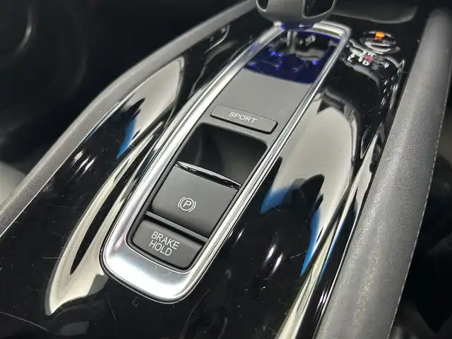 ホンダ ヴェゼル ハイブリッド Z ホンダセンシング 千葉県 2017(平29)年 3.5万km ホワイトオーキッドパール 禁煙/純正ナビ VXM-174CSi/Bluetooth/TV/CD/SD/USB/バックモニター/本革シート/パワーシート/D席シートメモリ/D/N席シートヒーター/チップアップシート/フルフラットシート/ルーフレール/純正スポーツタイプアルミホイール/LEDプロジェクターヘッドライト/LEDフォグランプ/ETC/スペアキー1本/ホンダセンシング/衝突軽減ブレーキ/歩行者事故低減ステアリング/アダプティブクルーズコントロール/車線維持支援システム/路外逸脱抑制機能/誤発進抑制機能/先行車発進お知らせ機能/標識認識機能