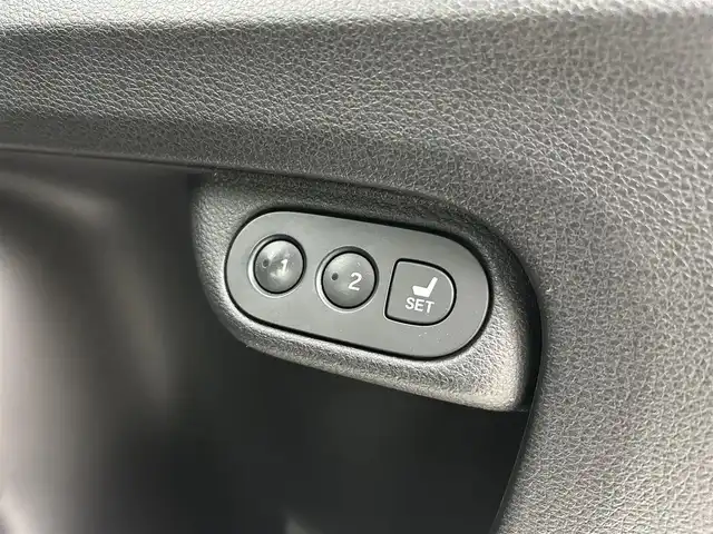 ホンダ ヴェゼル ハイブリッド Z ホンダセンシング 千葉県 2017(平29)年 3.5万km ホワイトオーキッドパール 禁煙/純正ナビ VXM-174CSi/Bluetooth/TV/CD/SD/USB/バックモニター/本革シート/パワーシート/D席シートメモリ/D/N席シートヒーター/チップアップシート/フルフラットシート/ルーフレール/純正スポーツタイプアルミホイール/LEDプロジェクターヘッドライト/LEDフォグランプ/ETC/スペアキー1本/ホンダセンシング/衝突軽減ブレーキ/歩行者事故低減ステアリング/アダプティブクルーズコントロール/車線維持支援システム/路外逸脱抑制機能/誤発進抑制機能/先行車発進お知らせ機能/標識認識機能