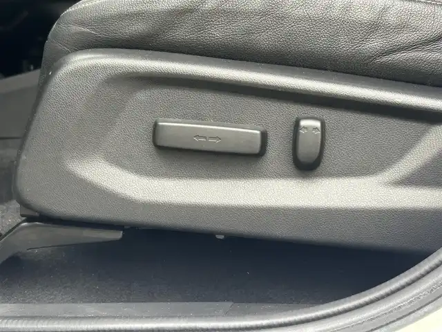 ホンダ ヴェゼル ハイブリッド Z ホンダセンシング 千葉県 2017(平29)年 3.5万km ホワイトオーキッドパール 禁煙/純正ナビ VXM-174CSi/Bluetooth/TV/CD/SD/USB/バックモニター/本革シート/パワーシート/D席シートメモリ/D/N席シートヒーター/チップアップシート/フルフラットシート/ルーフレール/純正スポーツタイプアルミホイール/LEDプロジェクターヘッドライト/LEDフォグランプ/ETC/スペアキー1本/ホンダセンシング/衝突軽減ブレーキ/歩行者事故低減ステアリング/アダプティブクルーズコントロール/車線維持支援システム/路外逸脱抑制機能/誤発進抑制機能/先行車発進お知らせ機能/標識認識機能