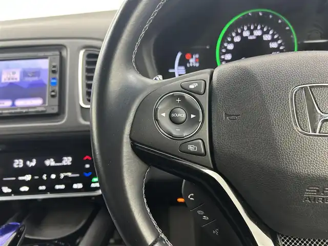 ホンダ ヴェゼル ハイブリッド Z ホンダセンシング 千葉県 2017(平29)年 3.5万km ホワイトオーキッドパール 禁煙/純正ナビ VXM-174CSi/Bluetooth/TV/CD/SD/USB/バックモニター/本革シート/パワーシート/D席シートメモリ/D/N席シートヒーター/チップアップシート/フルフラットシート/ルーフレール/純正スポーツタイプアルミホイール/LEDプロジェクターヘッドライト/LEDフォグランプ/ETC/スペアキー1本/ホンダセンシング/衝突軽減ブレーキ/歩行者事故低減ステアリング/アダプティブクルーズコントロール/車線維持支援システム/路外逸脱抑制機能/誤発進抑制機能/先行車発進お知らせ機能/標識認識機能