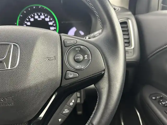 ホンダ ヴェゼル ハイブリッド Z ホンダセンシング 千葉県 2017(平29)年 3.5万km ホワイトオーキッドパール 禁煙/純正ナビ VXM-174CSi/Bluetooth/TV/CD/SD/USB/バックモニター/本革シート/パワーシート/D席シートメモリ/D/N席シートヒーター/チップアップシート/フルフラットシート/ルーフレール/純正スポーツタイプアルミホイール/LEDプロジェクターヘッドライト/LEDフォグランプ/ETC/スペアキー1本/ホンダセンシング/衝突軽減ブレーキ/歩行者事故低減ステアリング/アダプティブクルーズコントロール/車線維持支援システム/路外逸脱抑制機能/誤発進抑制機能/先行車発進お知らせ機能/標識認識機能