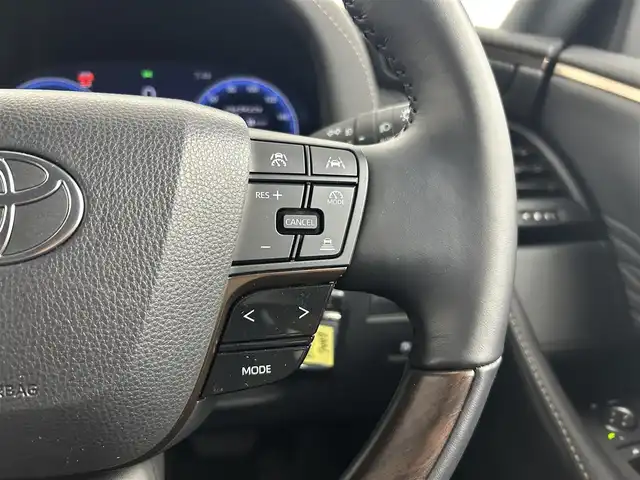 トヨタ アルファードハイブリット Z 千葉県 2024(令6)年 1.4万km プラチナホワイトパールマイカ 禁煙車/両側電動ドア/パワーバックドア/トヨタセーフティセンス/・レーンディパーチャーアラート/・レーンキープアシスト/・ブラインドスポットモニター/・プリクラッシュセーフティ/・プリクラッシュセーフティブレーキ/・クリアランスソナー/・レーダークルーズコントロール/純正14インチディスプレイオーディオ/・コネクティッドナビ付き/・Bluetooth/フルセグTV/・パノラミックビューモニター/・ビルトインETC2.0/・デジタルインナーミラー/左右独立エアコン/置くだけ充電/革巻きステアリング/・ステアリングスイッチ/・ステアリングヒーター/レザーシート/・D席メモリ付き/・DNセカンドパワーシート/・DNセカンドシートヒーター/・DNセカンドエアーシート/・オットマン/電子パーキング/・ブレーキホールド/オートライト/・オートマチックハイビーム/・三眼LEDヘッドライト/・LEDフォグランプ/・シーケンシャルウインカー/純正フロアマット/純正18インチAW
