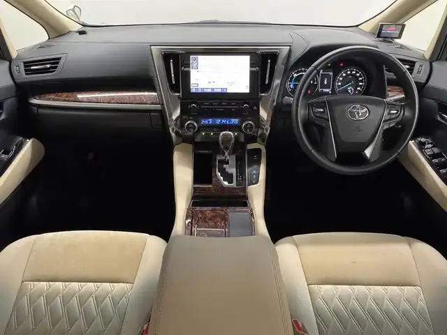 トヨタ アルファードハイブリット X 三重県 2020(令2)年 3.8万km ホワイトパールクリスタルシャイン ハイブリッド/E-Four（4WD）/MTモード付インパネCVT/純正 9インチナビ/（AM/FM/CD/DVD/TV/USB/iPod/Bluetooth/CarPlay/AndroidAuto）/純正 12.1インチ後席モニター V12T-R68C/バックカメラ/両側パワースライドドア/ドライブレコーダー 前後/ビルトイン ETC2.0/Toyota Safety Sense/●プリクラッシュセーフティ/●レーントレーシングアシスト/●オートハイビーム/●レーダークルコン/●ロードサインアシスト/・インテリジェントクリアランスソナー［パーキングサポートブレーキ（静止物）］/装備/・【OP】ツインムーンルーフ/・オットマンシート/・左右＆後席独立オートエアコン/・オートライト/・LED ヘッドランプ＆フロントフォグランプ/・ステアリングスイッチ/・純正16inAW/・電子パーキングブレーキ＆ブレーキホールド/・プッシュスタート/・スマートキーx2、純正リモコンスターターx1/など