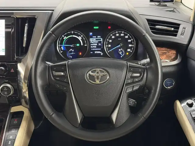 トヨタ アルファードハイブリット X 三重県 2020(令2)年 3.8万km ホワイトパールクリスタルシャイン ハイブリッド/E-Four（4WD）/MTモード付インパネCVT/純正 9インチナビ/（AM/FM/CD/DVD/TV/USB/iPod/Bluetooth/CarPlay/AndroidAuto）/純正 12.1インチ後席モニター V12T-R68C/バックカメラ/両側パワースライドドア/ドライブレコーダー 前後/ビルトイン ETC2.0/Toyota Safety Sense/●プリクラッシュセーフティ/●レーントレーシングアシスト/●オートハイビーム/●レーダークルコン/●ロードサインアシスト/・インテリジェントクリアランスソナー［パーキングサポートブレーキ（静止物）］/装備/・【OP】ツインムーンルーフ/・オットマンシート/・左右＆後席独立オートエアコン/・オートライト/・LED ヘッドランプ＆フロントフォグランプ/・ステアリングスイッチ/・純正16inAW/・電子パーキングブレーキ＆ブレーキホールド/・プッシュスタート/・スマートキーx2、純正リモコンスターターx1/など