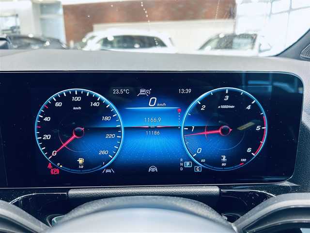 メルセデス・ベンツ ＧＬＡ２００ｄ 4マチック AMGライン 大阪府 2021(令3)年 1.2万km コスモスブラック レーダーセーフティ/ハーフレザー/メモリ付きパワーシート/シートヒーター/ACC/純正ナビ/TV/３６０度カメラ/純正19インチＡＷ/ＬＥＤヘッドライト/アンビエントライト/電動リアゲート/ブラインドスポット/ワイヤレス充電