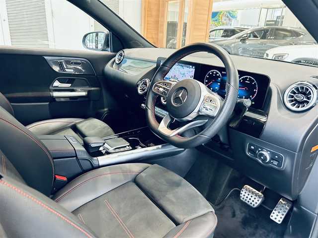 メルセデス・ベンツ ＧＬＡ２００ｄ 4マチック AMGライン 大阪府 2021(令3)年 1.2万km コスモスブラック レーダーセーフティ/ハーフレザー/メモリ付きパワーシート/シートヒーター/ACC/純正ナビ/TV/３６０度カメラ/純正19インチＡＷ/ＬＥＤヘッドライト/アンビエントライト/電動リアゲート/ブラインドスポット/ワイヤレス充電
