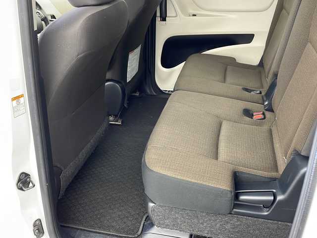 トヨタ シエンタ G 兵庫県 2016(平28)年 3.9万km ホワイトパールクリスタルシャイン ・Toyota Safety Sense/・プリクラッシュセーフティ（レーザーレーダー＋単眼カメラ方式）/・レーンディパーチャーアラート/・オートマチックハイビーム/・先行車発進告知機能/・LEDランプパッケージ/・Bi-Beam LED ヘッドランプ［ハイ・ロービーム］（オートレベリング機能 +LED クリアランスランプ）/・フロントフォグランプ（ハロゲン）/・リヤコンビネーションランプ（LED ランプパッケージ専用）/・コンライト（ライト自動点灯+消灯システム）/・ナビレディパッケージ/・バックカメラ/・ステアリングスイッチ（オーディオ操作）/・純正ナビ＆TV＆BT＆DVD＆SD/・両側パワースライドドア/・前後ドライブレコーダー/・革巻きステアリング/・スマートキー/・ETC/・アイドリングストップ