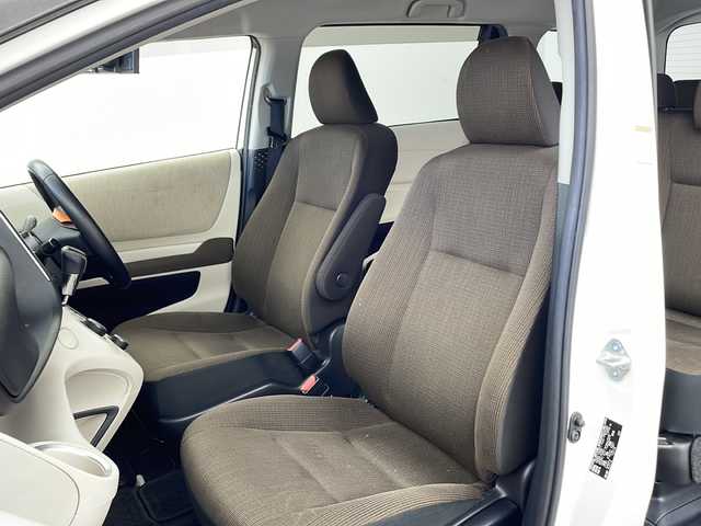 トヨタ シエンタ G 兵庫県 2016(平28)年 3.9万km ホワイトパールクリスタルシャイン ・Toyota Safety Sense/・プリクラッシュセーフティ（レーザーレーダー＋単眼カメラ方式）/・レーンディパーチャーアラート/・オートマチックハイビーム/・先行車発進告知機能/・LEDランプパッケージ/・Bi-Beam LED ヘッドランプ［ハイ・ロービーム］（オートレベリング機能 +LED クリアランスランプ）/・フロントフォグランプ（ハロゲン）/・リヤコンビネーションランプ（LED ランプパッケージ専用）/・コンライト（ライト自動点灯+消灯システム）/・ナビレディパッケージ/・バックカメラ/・ステアリングスイッチ（オーディオ操作）/・純正ナビ＆TV＆BT＆DVD＆SD/・両側パワースライドドア/・前後ドライブレコーダー/・革巻きステアリング/・スマートキー/・ETC/・アイドリングストップ