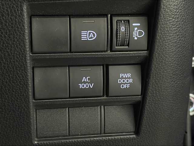 トヨタ ヴォクシー ハイブリッド S－Z 宮崎県 2023(令5)年 2.4万km アティチュードブラックマイカ Toyota Safety Sense/〇プリクラシュセーフティ/〇レーンディパーチャーアラート/〇プロアクティブドライビングアシスト/〇パーキングサポートブレーキ/〇ロードサインアシスト/〇レーダークルーズコントロール/〇オートマチックハイビーム/〇発進遅れ告知/〇クリアランスソナー/快適利便パッケージHigh/〇ハンズフリーデュアルパワースライドドア/〇パワーバックドア/〇ナノイーX/〇ステアリングヒーター/〇2列目シートヒーター/純正8インチディスプレイオーディオ/フルセグTV/CD/DVD/Bluetooth/バックカメラ/純正14型後席ディスプレイ（V14T-R72R）/両側パワースライドドア/ハーフレザーシート/オットマン/LEDヘッドライト/ビルトインETC2.0/AC100V電源/純正17インチAW/スマートキー×2