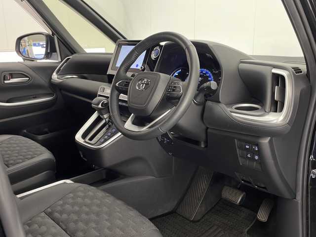 トヨタ ヴォクシー ハイブリッド S－Z 宮崎県 2023(令5)年 2.4万km アティチュードブラックマイカ Toyota Safety Sense/〇プリクラシュセーフティ/〇レーンディパーチャーアラート/〇プロアクティブドライビングアシスト/〇パーキングサポートブレーキ/〇ロードサインアシスト/〇レーダークルーズコントロール/〇オートマチックハイビーム/〇発進遅れ告知/〇クリアランスソナー/快適利便パッケージHigh/〇ハンズフリーデュアルパワースライドドア/〇パワーバックドア/〇ナノイーX/〇ステアリングヒーター/〇2列目シートヒーター/純正8インチディスプレイオーディオ/フルセグTV/CD/DVD/Bluetooth/バックカメラ/純正14型後席ディスプレイ（V14T-R72R）/両側パワースライドドア/ハーフレザーシート/オットマン/LEDヘッドライト/ビルトインETC2.0/AC100V電源/純正17インチAW/スマートキー×2