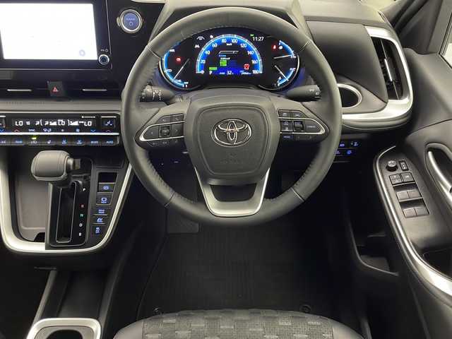 トヨタ ヴォクシー ハイブリッド S－Z 宮崎県 2023(令5)年 2.4万km アティチュードブラックマイカ Toyota Safety Sense/〇プリクラシュセーフティ/〇レーンディパーチャーアラート/〇プロアクティブドライビングアシスト/〇パーキングサポートブレーキ/〇ロードサインアシスト/〇レーダークルーズコントロール/〇オートマチックハイビーム/〇発進遅れ告知/〇クリアランスソナー/快適利便パッケージHigh/〇ハンズフリーデュアルパワースライドドア/〇パワーバックドア/〇ナノイーX/〇ステアリングヒーター/〇2列目シートヒーター/純正8インチディスプレイオーディオ/フルセグTV/CD/DVD/Bluetooth/バックカメラ/純正14型後席ディスプレイ（V14T-R72R）/両側パワースライドドア/ハーフレザーシート/オットマン/LEDヘッドライト/ビルトインETC2.0/AC100V電源/純正17インチAW/スマートキー×2