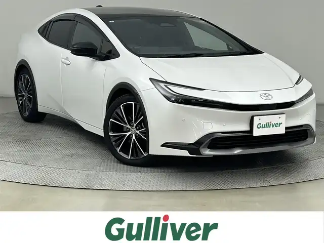 トヨタ プリウス Z 道央・札幌 2023(令5)年 4.9万km プラチナホワイトパールマイカ ・4WD/・寒冷地仕様/・純正ディスプレイオーディオナビゲーション/　BT/フルセグ/USB/Miracast/・ガラスルーフ/・T’Zレーダー探知機/・ワイヤレス充電/・純正ビルトインETC/・パワーバックドア/・レーダークルーズコントロール/・横滑り防止装置/・レーンキープアシスト/・プリクラッシュセーフティ/・レーンディパーチャーアラート/・ブラインドスポットモニター/・プロアクティブドライビングアシスト/・リアクロストラフィックアラート/・リアカメラディテクション/・パーキングサポートブレーキ/・ロードサインアシスト/・前後コーナーセンサー/・オートブレーキホールド/・運転席パワーシート/・前席シートヒーター/シートエアコン/・ステアリングヒーター/・オートライト/・アダプティブハイビーム/・LEDヘッドライト/・スマートキー/・プッシュスタート/・純正フロアマット/・純正AW19インチ/・電動格納ウィンカーミラー