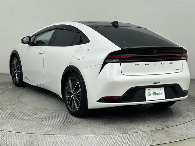 トヨタ プリウス Z 道央・札幌 2023(令5)年 4.9万km プラチナホワイトパールマイカ ・4WD/・寒冷地仕様/・純正ディスプレイオーディオナビゲーション/　BT/フルセグ/USB/Miracast/・ガラスルーフ/・T’Zレーダー探知機/・ワイヤレス充電/・純正ビルトインETC/・パワーバックドア/・レーダークルーズコントロール/・横滑り防止装置/・レーンキープアシスト/・プリクラッシュセーフティ/・レーンディパーチャーアラート/・ブラインドスポットモニター/・プロアクティブドライビングアシスト/・リアクロストラフィックアラート/・リアカメラディテクション/・パーキングサポートブレーキ/・ロードサインアシスト/・前後コーナーセンサー/・オートブレーキホールド/・運転席パワーシート/・前席シートヒーター/シートエアコン/・ステアリングヒーター/・オートライト/・アダプティブハイビーム/・LEDヘッドライト/・スマートキー/・プッシュスタート/・純正フロアマット/・純正AW19インチ/・電動格納ウィンカーミラー