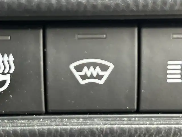 トヨタ プリウス Z 道央・札幌 2023(令5)年 4.9万km プラチナホワイトパールマイカ ・4WD/・寒冷地仕様/・純正ディスプレイオーディオナビゲーション/　BT/フルセグ/USB/Miracast/・ガラスルーフ/・T’Zレーダー探知機/・ワイヤレス充電/・純正ビルトインETC/・パワーバックドア/・レーダークルーズコントロール/・横滑り防止装置/・レーンキープアシスト/・プリクラッシュセーフティ/・レーンディパーチャーアラート/・ブラインドスポットモニター/・プロアクティブドライビングアシスト/・リアクロストラフィックアラート/・リアカメラディテクション/・パーキングサポートブレーキ/・ロードサインアシスト/・前後コーナーセンサー/・オートブレーキホールド/・運転席パワーシート/・前席シートヒーター/シートエアコン/・ステアリングヒーター/・オートライト/・アダプティブハイビーム/・LEDヘッドライト/・スマートキー/・プッシュスタート/・純正フロアマット/・純正AW19インチ/・電動格納ウィンカーミラー