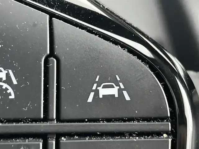 トヨタ プリウス Z 道央・札幌 2023(令5)年 4.9万km プラチナホワイトパールマイカ ・4WD/・寒冷地仕様/・純正ディスプレイオーディオナビゲーション/　BT/フルセグ/USB/Miracast/・ガラスルーフ/・T’Zレーダー探知機/・ワイヤレス充電/・純正ビルトインETC/・パワーバックドア/・レーダークルーズコントロール/・横滑り防止装置/・レーンキープアシスト/・プリクラッシュセーフティ/・レーンディパーチャーアラート/・ブラインドスポットモニター/・プロアクティブドライビングアシスト/・リアクロストラフィックアラート/・リアカメラディテクション/・パーキングサポートブレーキ/・ロードサインアシスト/・前後コーナーセンサー/・オートブレーキホールド/・運転席パワーシート/・前席シートヒーター/シートエアコン/・ステアリングヒーター/・オートライト/・アダプティブハイビーム/・LEDヘッドライト/・スマートキー/・プッシュスタート/・純正フロアマット/・純正AW19インチ/・電動格納ウィンカーミラー