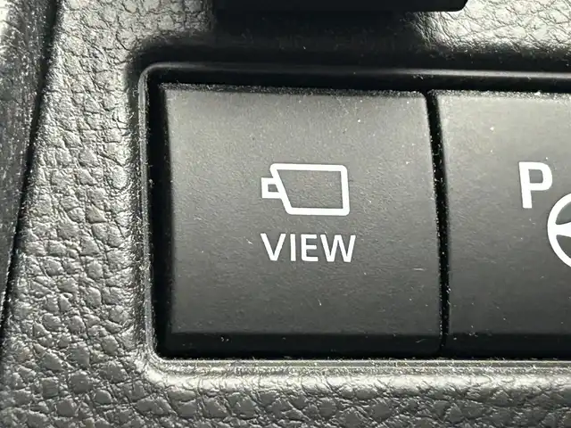 トヨタ プリウス Z 道央・札幌 2023(令5)年 4.9万km プラチナホワイトパールマイカ ・4WD/・寒冷地仕様/・純正ディスプレイオーディオナビゲーション/　BT/フルセグ/USB/Miracast/・ガラスルーフ/・T’Zレーダー探知機/・ワイヤレス充電/・純正ビルトインETC/・パワーバックドア/・レーダークルーズコントロール/・横滑り防止装置/・レーンキープアシスト/・プリクラッシュセーフティ/・レーンディパーチャーアラート/・ブラインドスポットモニター/・プロアクティブドライビングアシスト/・リアクロストラフィックアラート/・リアカメラディテクション/・パーキングサポートブレーキ/・ロードサインアシスト/・前後コーナーセンサー/・オートブレーキホールド/・運転席パワーシート/・前席シートヒーター/シートエアコン/・ステアリングヒーター/・オートライト/・アダプティブハイビーム/・LEDヘッドライト/・スマートキー/・プッシュスタート/・純正フロアマット/・純正AW19インチ/・電動格納ウィンカーミラー