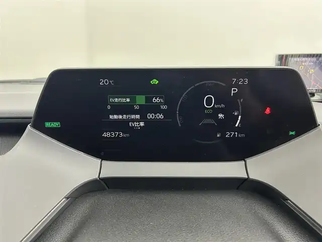 トヨタ プリウス Z 道央・札幌 2023(令5)年 4.9万km プラチナホワイトパールマイカ ・4WD/・寒冷地仕様/・純正ディスプレイオーディオナビゲーション/　BT/フルセグ/USB/Miracast/・ガラスルーフ/・T’Zレーダー探知機/・ワイヤレス充電/・純正ビルトインETC/・パワーバックドア/・レーダークルーズコントロール/・横滑り防止装置/・レーンキープアシスト/・プリクラッシュセーフティ/・レーンディパーチャーアラート/・ブラインドスポットモニター/・プロアクティブドライビングアシスト/・リアクロストラフィックアラート/・リアカメラディテクション/・パーキングサポートブレーキ/・ロードサインアシスト/・前後コーナーセンサー/・オートブレーキホールド/・運転席パワーシート/・前席シートヒーター/シートエアコン/・ステアリングヒーター/・オートライト/・アダプティブハイビーム/・LEDヘッドライト/・スマートキー/・プッシュスタート/・純正フロアマット/・純正AW19インチ/・電動格納ウィンカーミラー