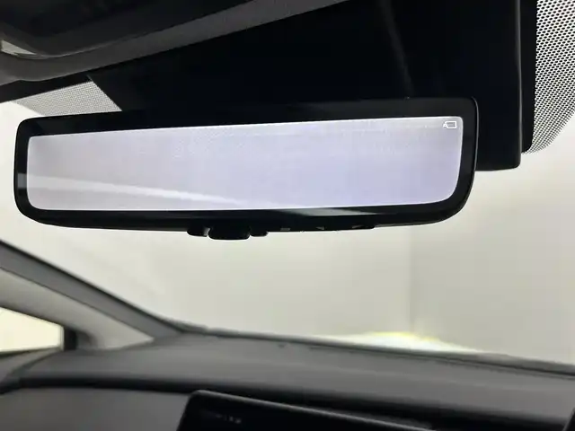 トヨタ プリウス Z 道央・札幌 2023(令5)年 4.9万km プラチナホワイトパールマイカ ・4WD/・寒冷地仕様/・純正ディスプレイオーディオナビゲーション/　BT/フルセグ/USB/Miracast/・ガラスルーフ/・T’Zレーダー探知機/・ワイヤレス充電/・純正ビルトインETC/・パワーバックドア/・レーダークルーズコントロール/・横滑り防止装置/・レーンキープアシスト/・プリクラッシュセーフティ/・レーンディパーチャーアラート/・ブラインドスポットモニター/・プロアクティブドライビングアシスト/・リアクロストラフィックアラート/・リアカメラディテクション/・パーキングサポートブレーキ/・ロードサインアシスト/・前後コーナーセンサー/・オートブレーキホールド/・運転席パワーシート/・前席シートヒーター/シートエアコン/・ステアリングヒーター/・オートライト/・アダプティブハイビーム/・LEDヘッドライト/・スマートキー/・プッシュスタート/・純正フロアマット/・純正AW19インチ/・電動格納ウィンカーミラー