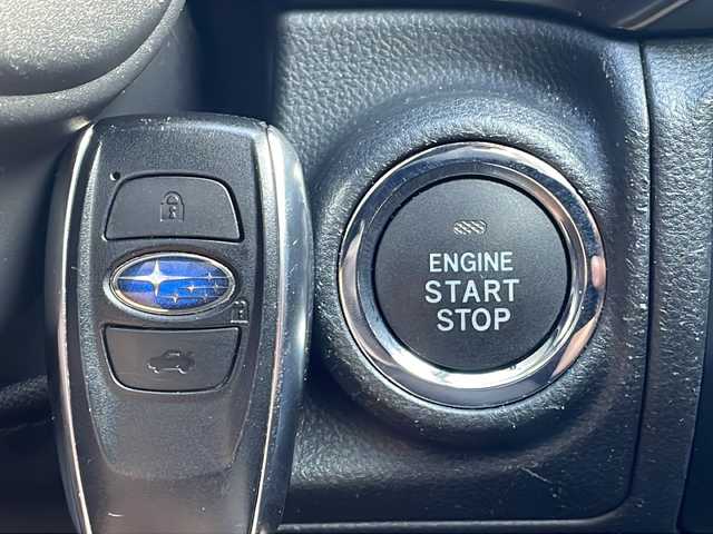 スバル レヴォーグ 1．8STIスポーツ EX 青森県 2020(令2)年 7万km クリスタルホワイトP ・4WD/・レザーシート/・ターボ/・純正メモリーナビ/・フルセグTV/BT/DVD/USB/・衝突軽減装置/・横滑り抑制装置/・レーンキープアシスト/・バック・サイドカメラ/・D＋N席シートヒーター/・D＋N席パワーシート/・パワーバックドア/・レーダークルーズコントロール/・オートライト/・オートハイビーム/・パドルシフト/・純正フロアマット/・LEDヘッドライト/・ETC/・ドライブレコーダー/・スペアキー/・純正AW18インチ/・保証書、取説