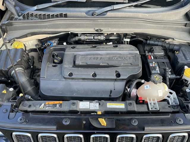 クライスラー・ジープ ジープ レネゲード リミテッド 岩手県 2017(平29)年 7.1万km ベージュ ブラインドスポットモニター　ルーフレール　バックカメラ　ディスプレイオーディオ　ＦＭ／ＡＭ　ＡＵＸ　パワーシート　シートヒーター　ステアリングヒーター　純正フロアマット　コーナーセンサー　ＨＩＤライト