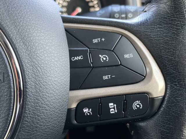 クライスラー・ジープ ジープ レネゲード リミテッド 岩手県 2017(平29)年 7.1万km ベージュ ブラインドスポットモニター　ルーフレール　バックカメラ　ディスプレイオーディオ　ＦＭ／ＡＭ　ＡＵＸ　パワーシート　シートヒーター　ステアリングヒーター　純正フロアマット　コーナーセンサー　ＨＩＤライト