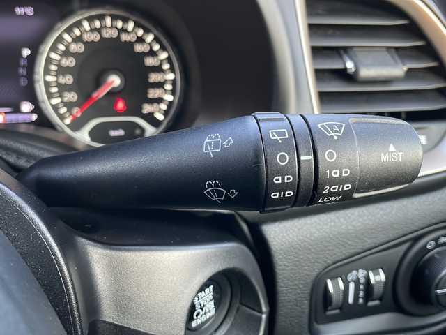 クライスラー・ジープ ジープ レネゲード リミテッド 岩手県 2017(平29)年 7.1万km ベージュ ブラインドスポットモニター　ルーフレール　バックカメラ　ディスプレイオーディオ　ＦＭ／ＡＭ　ＡＵＸ　パワーシート　シートヒーター　ステアリングヒーター　純正フロアマット　コーナーセンサー　ＨＩＤライト