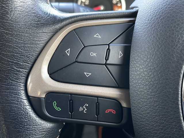 クライスラー・ジープ ジープ レネゲード リミテッド 岩手県 2017(平29)年 7.1万km ベージュ ブラインドスポットモニター　ルーフレール　バックカメラ　ディスプレイオーディオ　ＦＭ／ＡＭ　ＡＵＸ　パワーシート　シートヒーター　ステアリングヒーター　純正フロアマット　コーナーセンサー　ＨＩＤライト