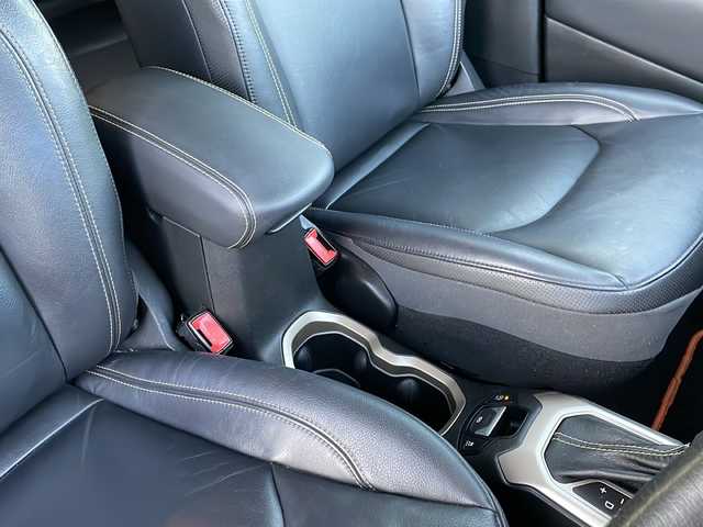 クライスラー・ジープ ジープ レネゲード リミテッド 岩手県 2017(平29)年 7.1万km ベージュ ブラインドスポットモニター　ルーフレール　バックカメラ　ディスプレイオーディオ　ＦＭ／ＡＭ　ＡＵＸ　パワーシート　シートヒーター　ステアリングヒーター　純正フロアマット　コーナーセンサー　ＨＩＤライト