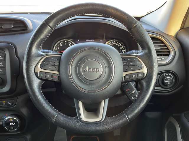 クライスラー・ジープ ジープ レネゲード リミテッド 岩手県 2017(平29)年 7.1万km ベージュ ブラインドスポットモニター　ルーフレール　バックカメラ　ディスプレイオーディオ　ＦＭ／ＡＭ　ＡＵＸ　パワーシート　シートヒーター　ステアリングヒーター　純正フロアマット　コーナーセンサー　ＨＩＤライト